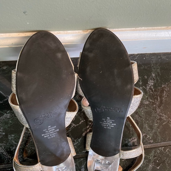 Sparkly glittery mootsie tootsie silver heels - daughter worn it once for prom - Picture 6 of 7